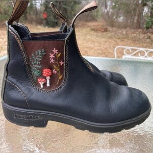 **SOLD** OOAK! Blundstone Chelsea Classics Leather Boots Embroidered size 7 1/2